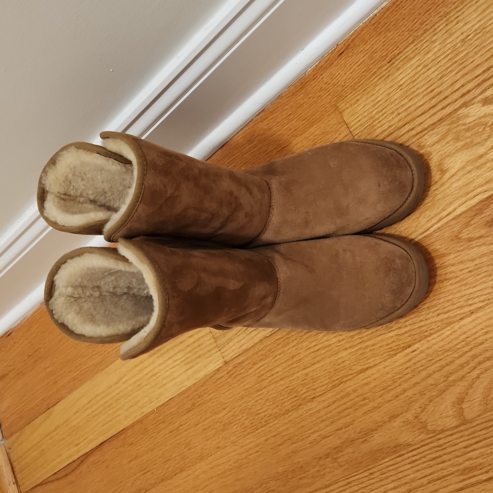 Uggs - image 1